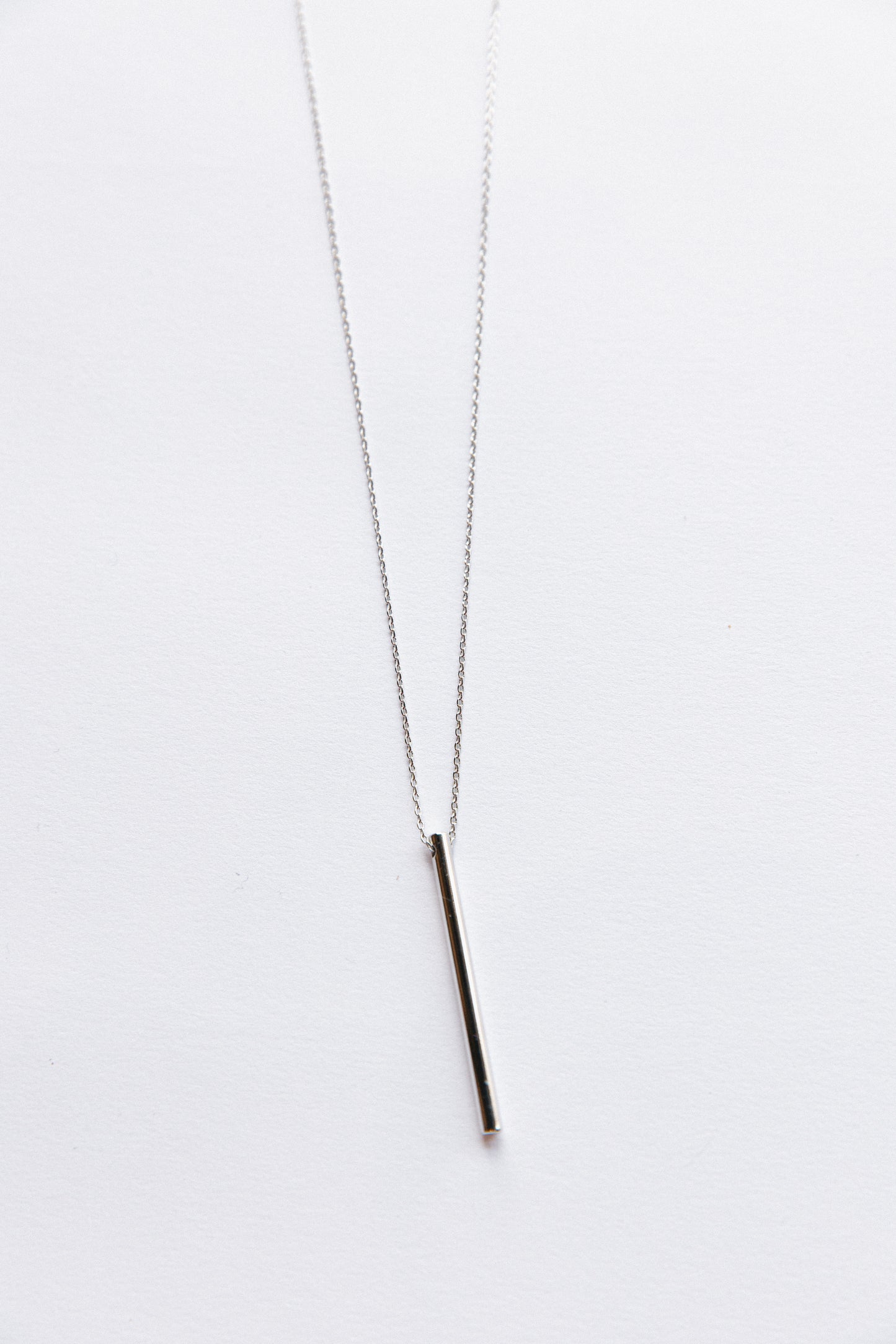 Thin bar necklace