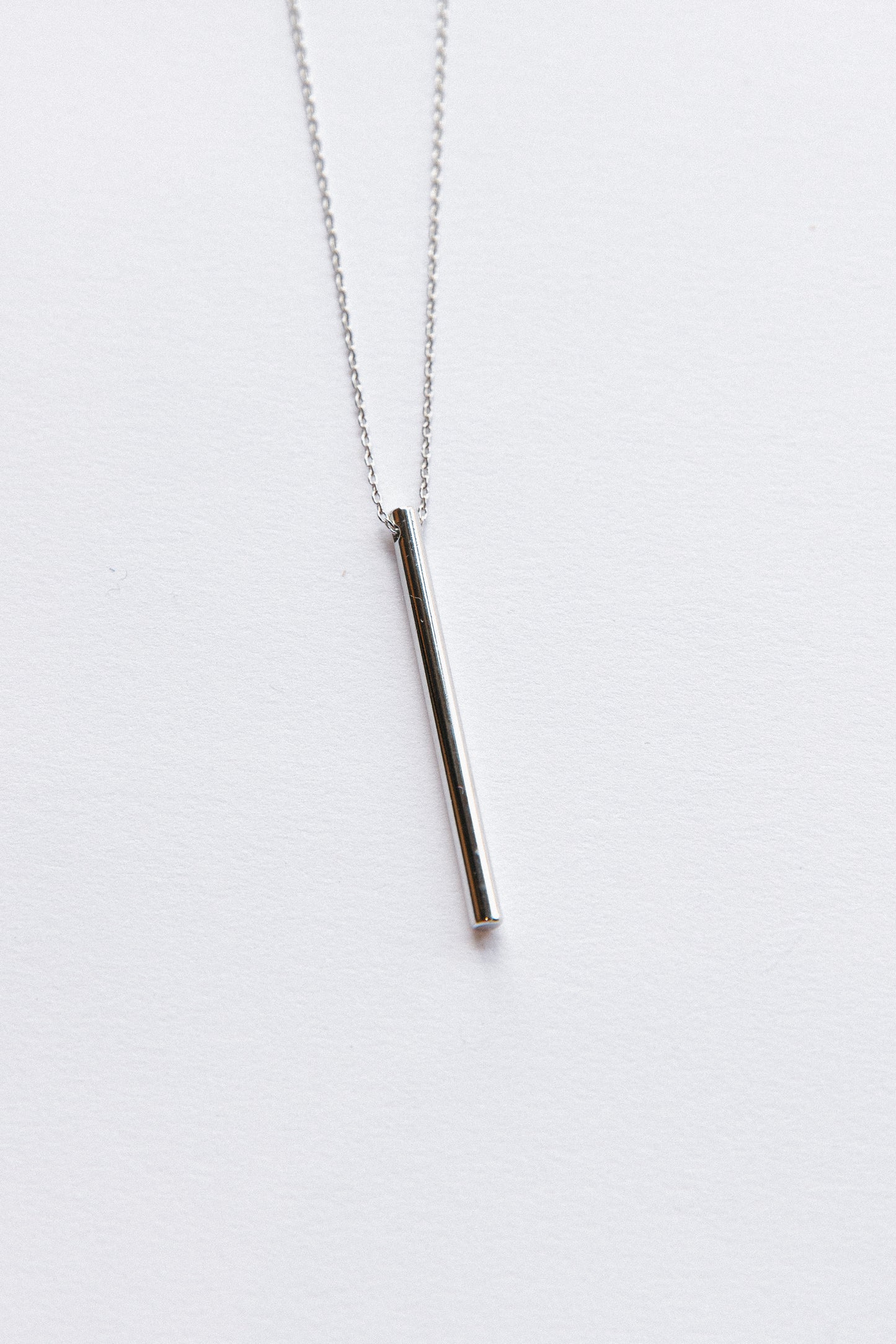 Thin bar necklace