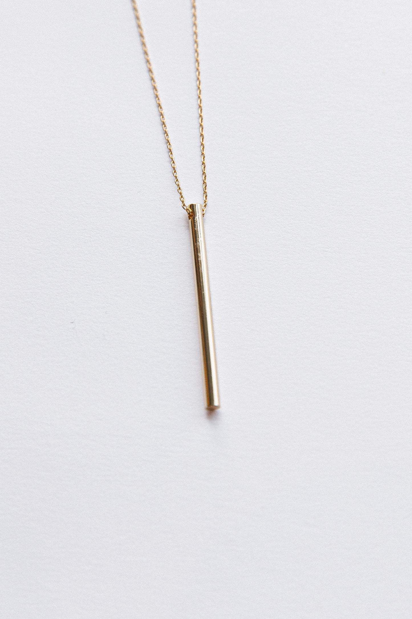 Thin bar necklace