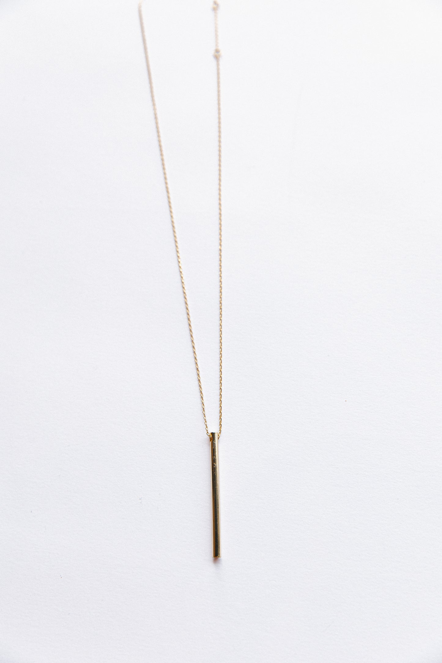 Thin bar necklace