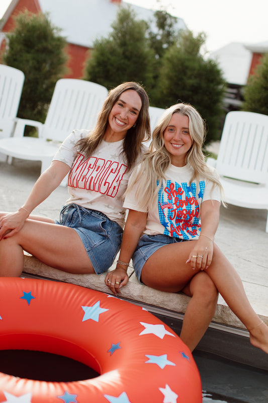 Loves Jesus Tee